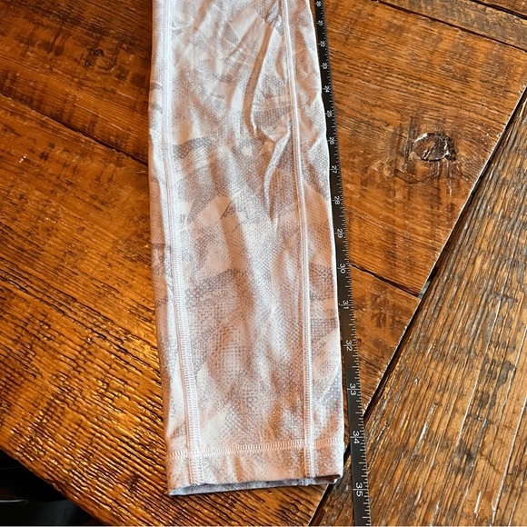 Lululemon Speed Up Tight Leggings - Sz 4 - Picture 6 of 9